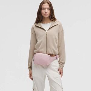 lululemon everywhere belt bag 2L